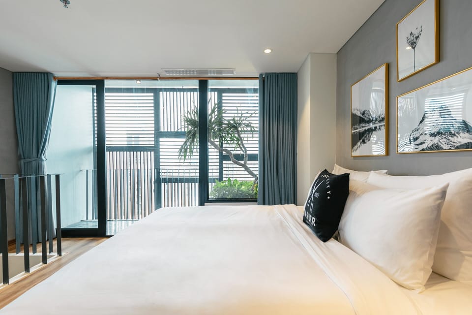 Deluxe Studio | In-room safe, desk, soundproofing, WiFi (free)