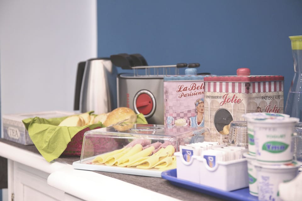 Free daily cooked-to-order breakfast