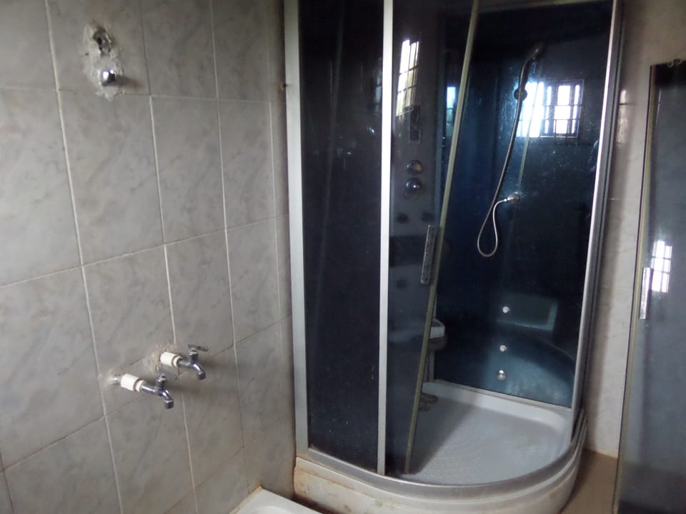 Shower, towels