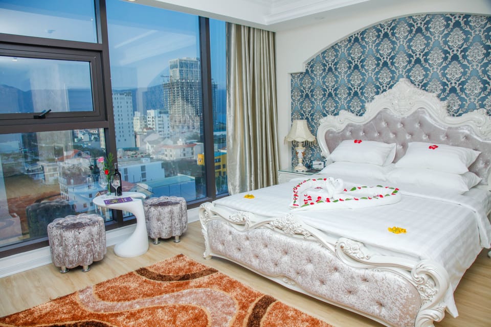 Family Room, Connecting Rooms | Premium bedding, down comforters, pillowtop beds, minibar