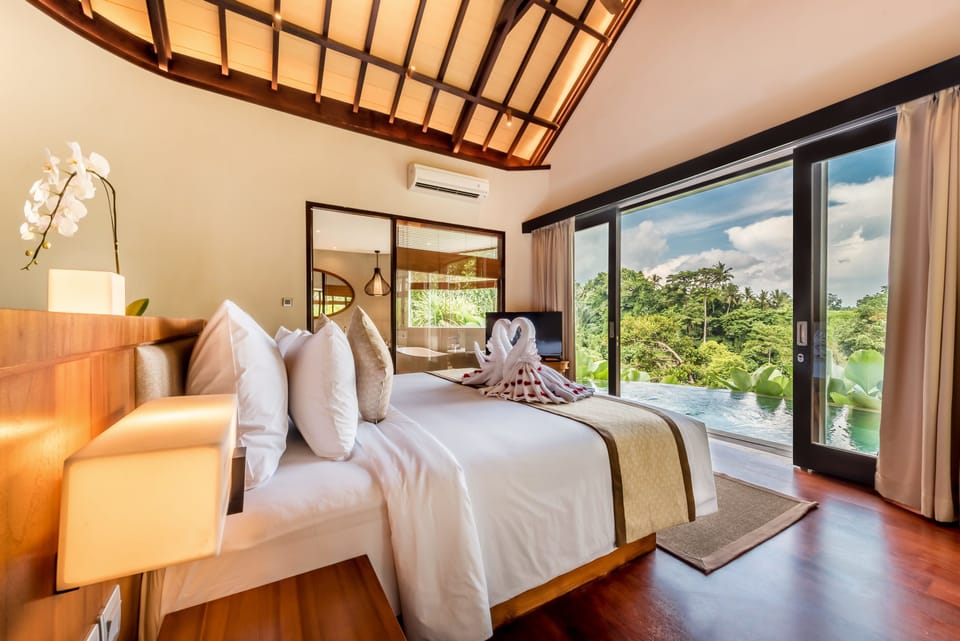 Courtyard Villa | Minibar, in-room safe, blackout drapes, soundproofing