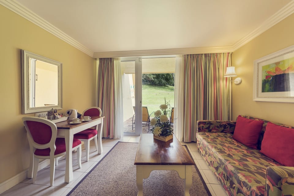 Garden Facing Luxury Family Room | Living area | TV