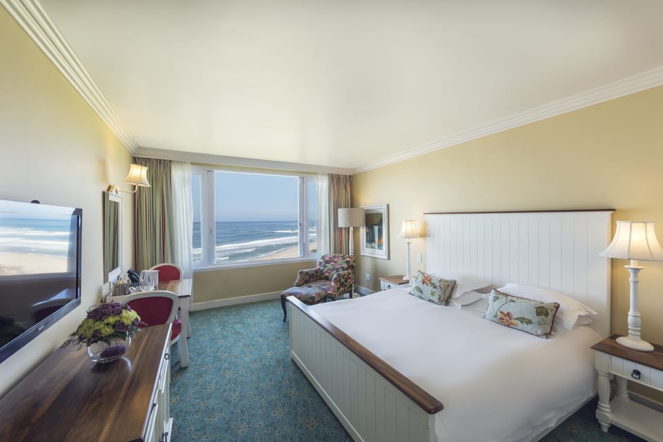 Luxury Room, 1 King Bed, Sea Facing | Minibar, in-room safe, desk, free cribs/infant beds