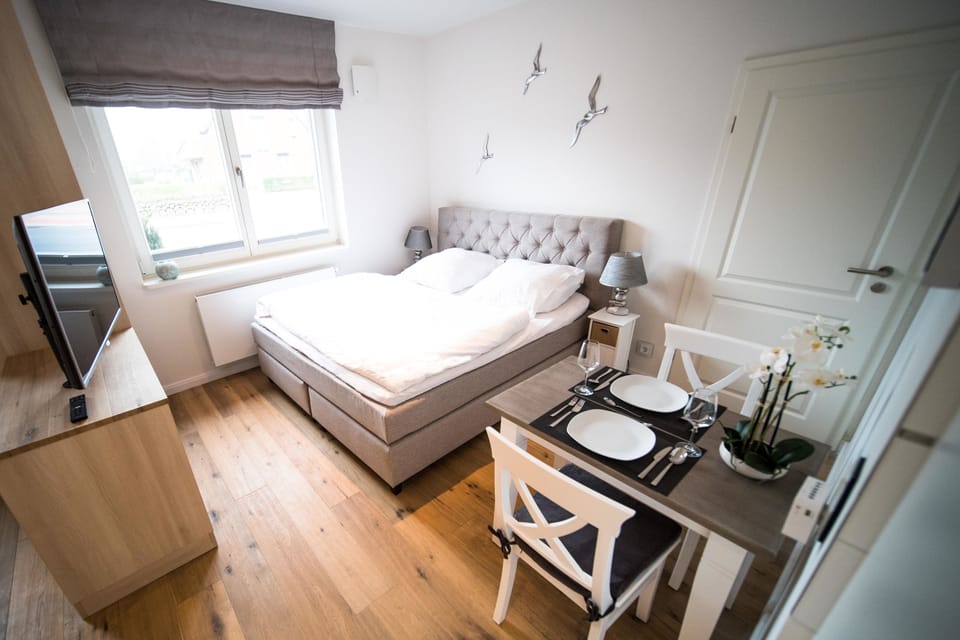 Studio, 1 Double Bed, Non Smoking | Living area | Flat-screen TV