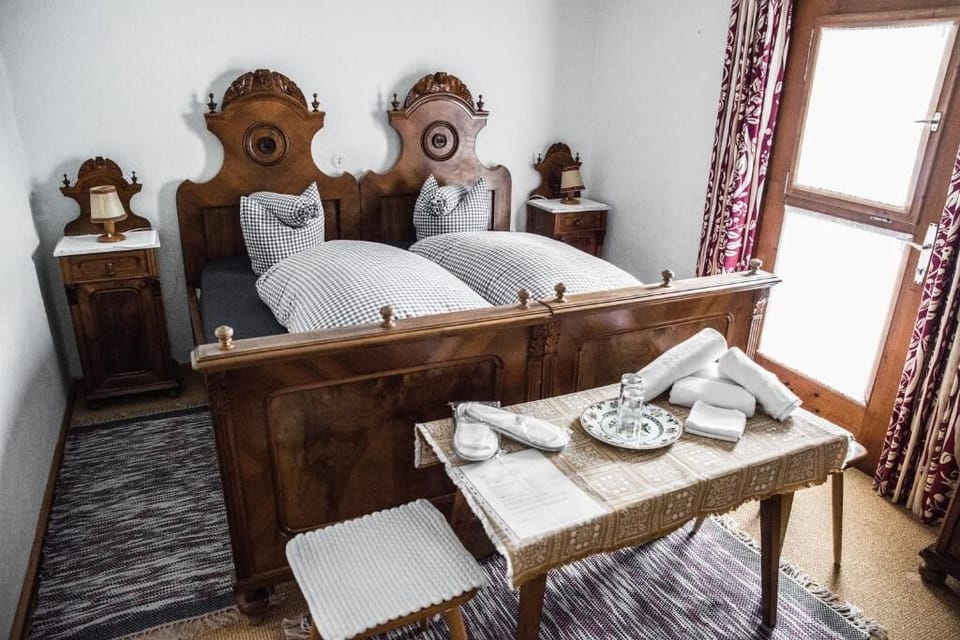 Individually furnished, desk, free WiFi, bed sheets