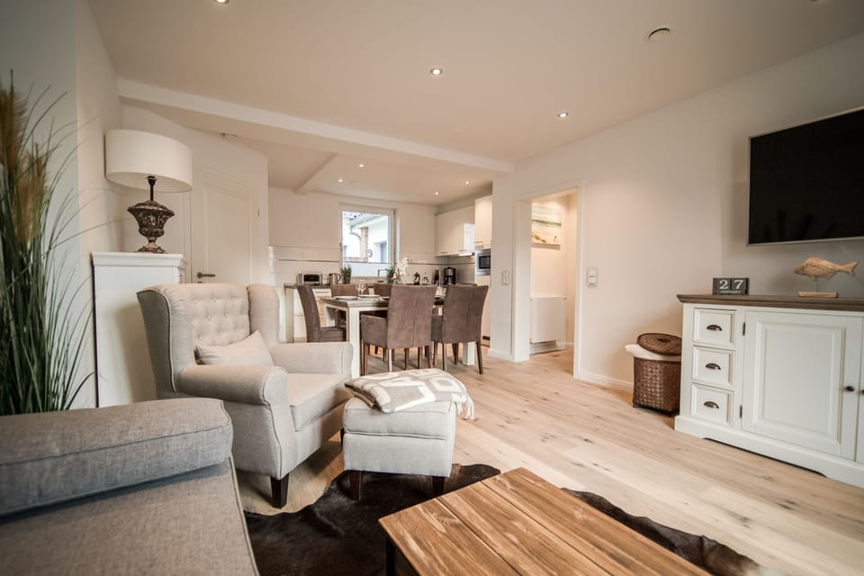 Duplex, 2 Bedrooms, Terrace | Living area | Flat-screen TV, Netflix