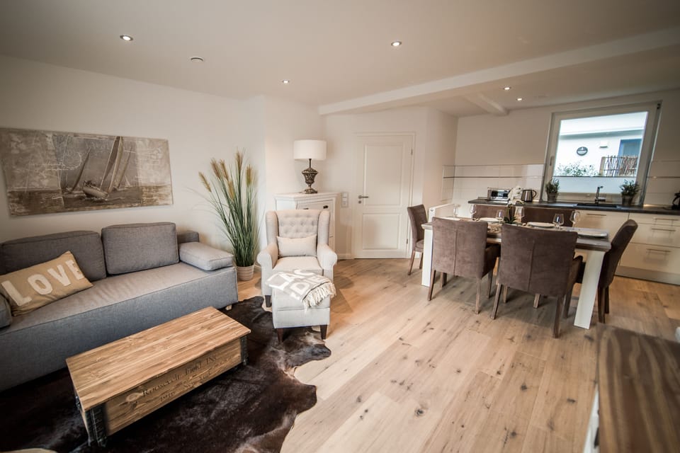 Duplex, 2 Bedrooms, Terrace | Living area | Flat-screen TV, Netflix