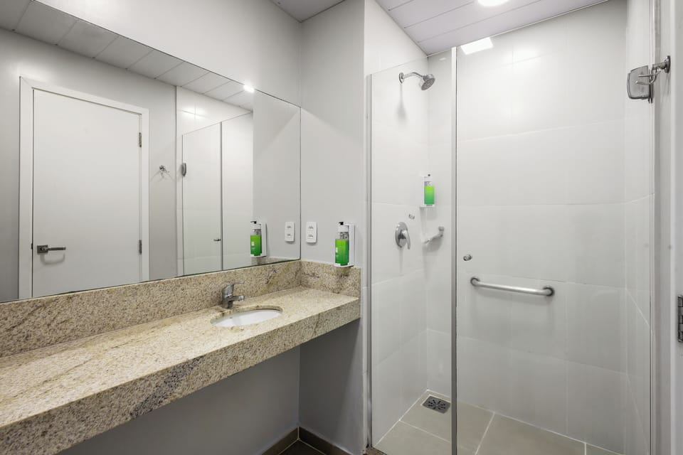 Shower, free toiletries, towels