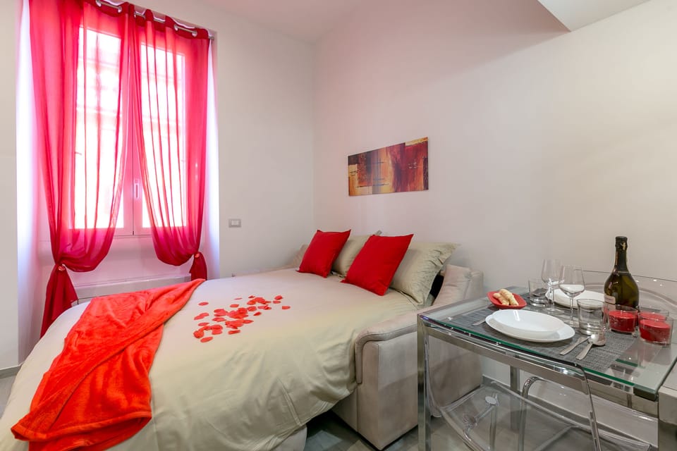 Studio | In-room safe, iron/ironing board, WiFi (free), bed sheets
