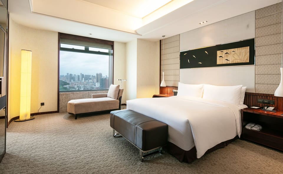 Premium bedding, down comforters, minibar, in-room safe