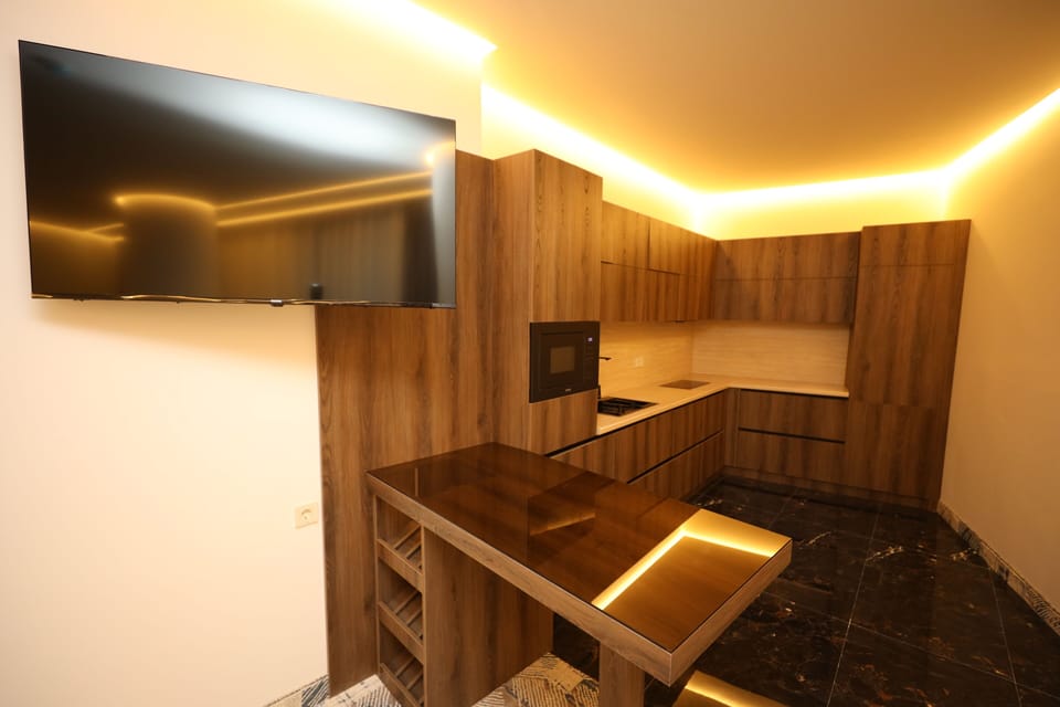 Design Studio | In-room safe, desk, laptop workspace, blackout drapes