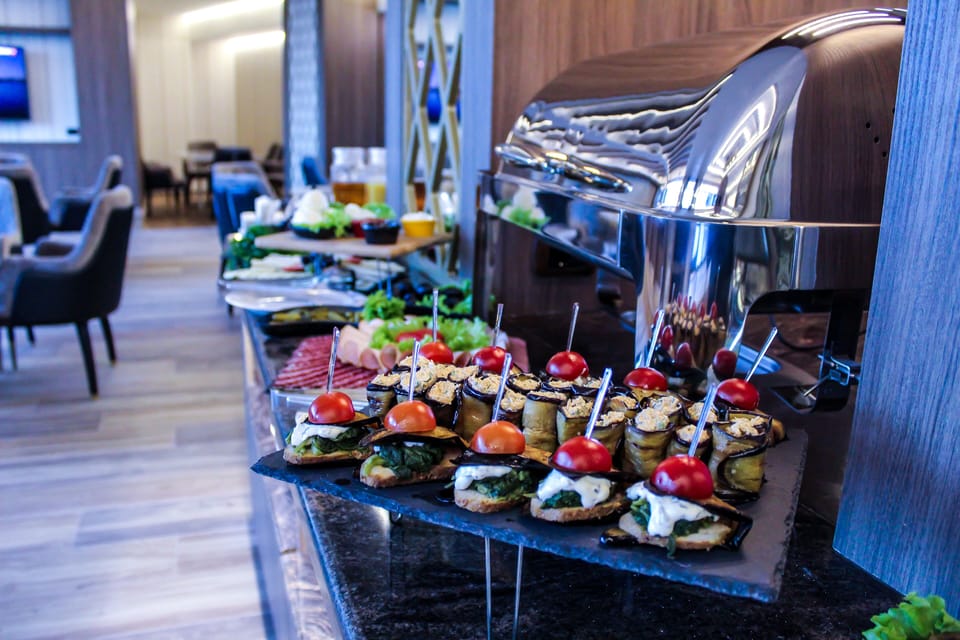Daily buffet breakfast for a fee