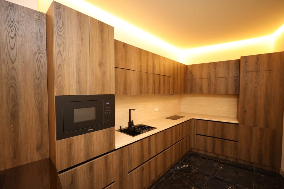 Design Studio | In-room safe, desk, laptop workspace, blackout drapes