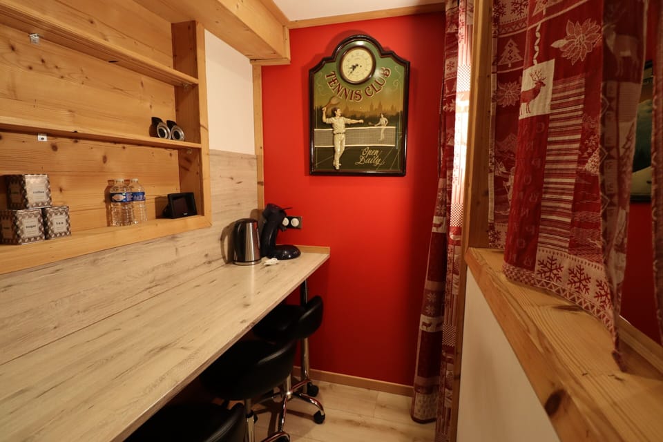 Comfort Studio, Private Bathroom | Private kitchen | Fridge, microwave, cleaning supplies