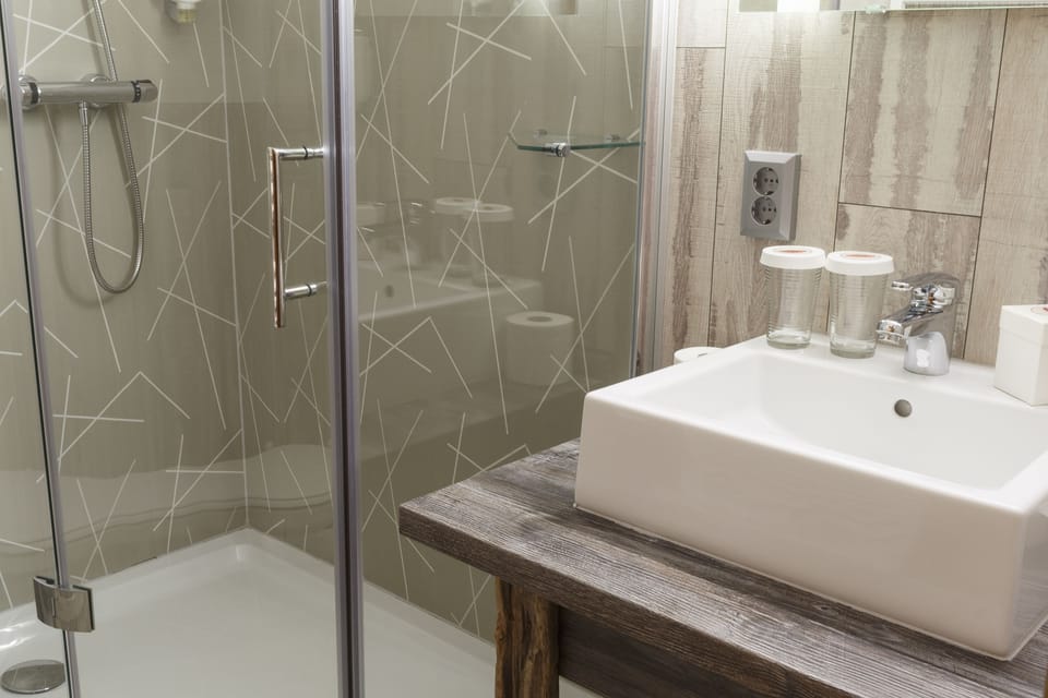 Shower, free toiletries, hair dryer, slippers