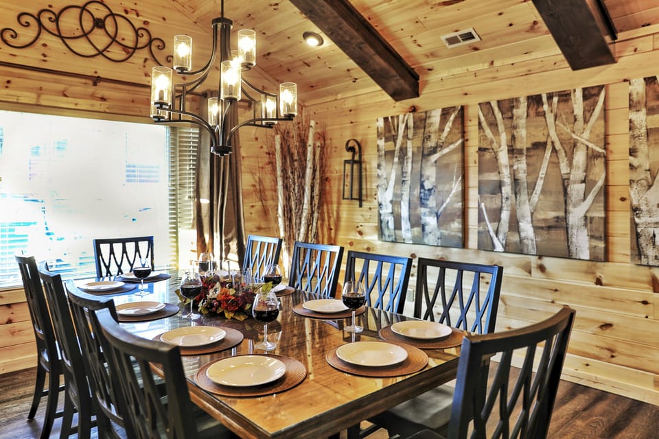 Comfortable dining that seats 10