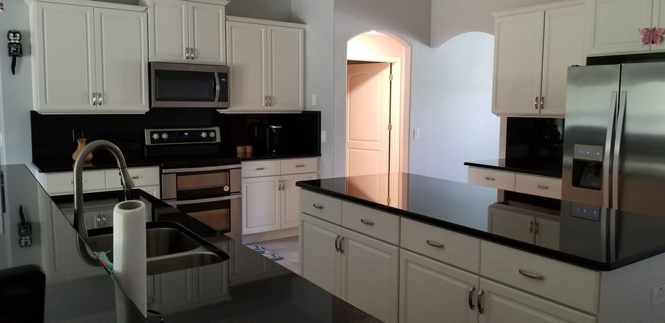 Kitchen - Large Island