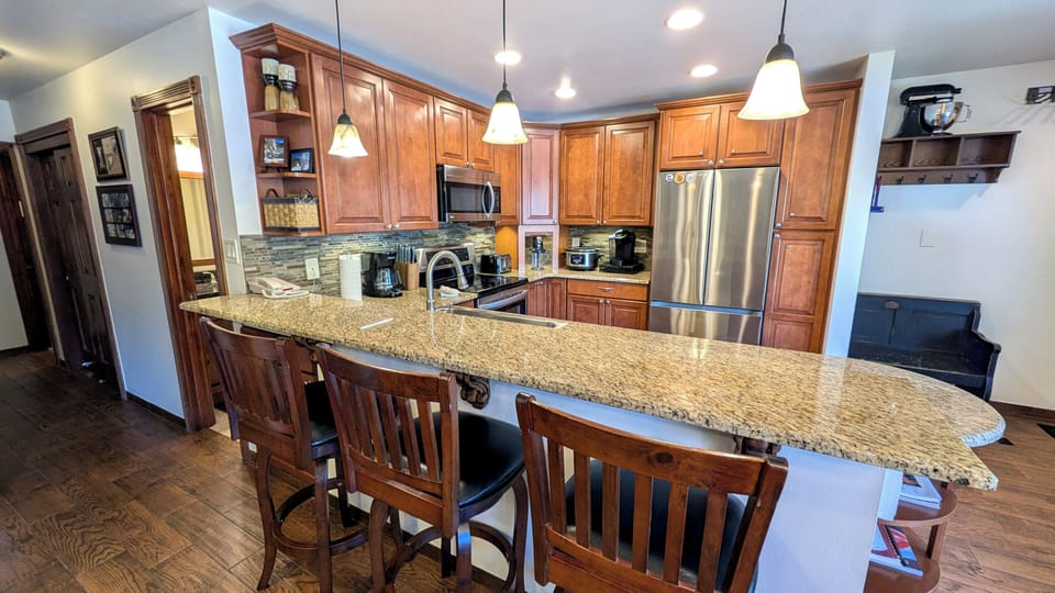 Beaver Creek West Condo S-1 kitchen with breakfast bar