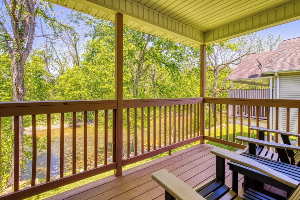 Vacation Rental in the Smoky Mountains "Silver Springs" - Covered back deck overlooking the Little Pigeon River