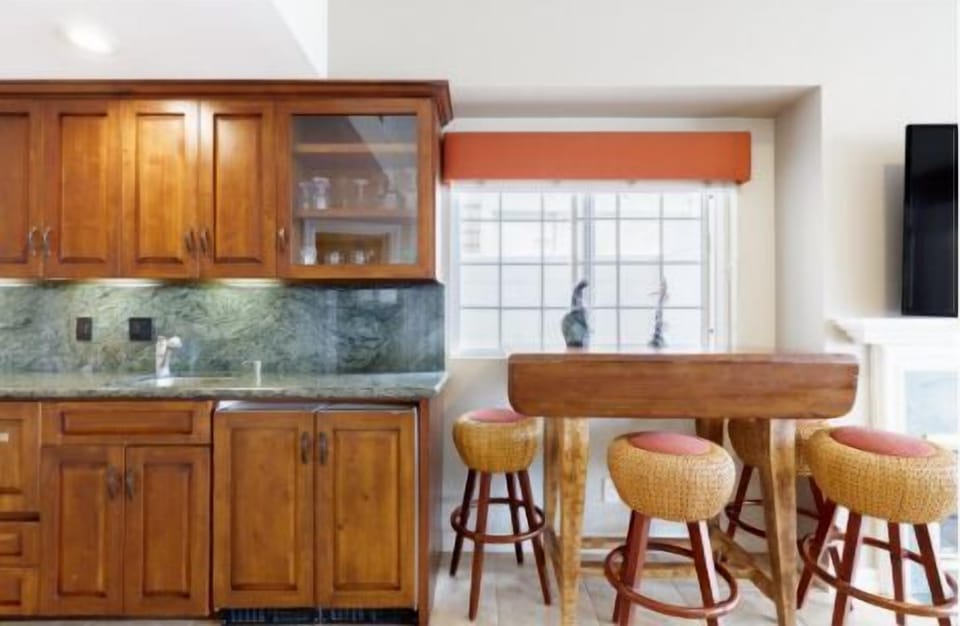 Kitchenette (2)