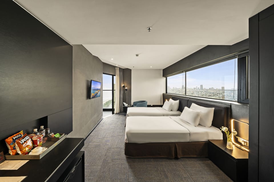 Deluxe Twin with City View | Minibar, in-room safe, desk, laptop workspace