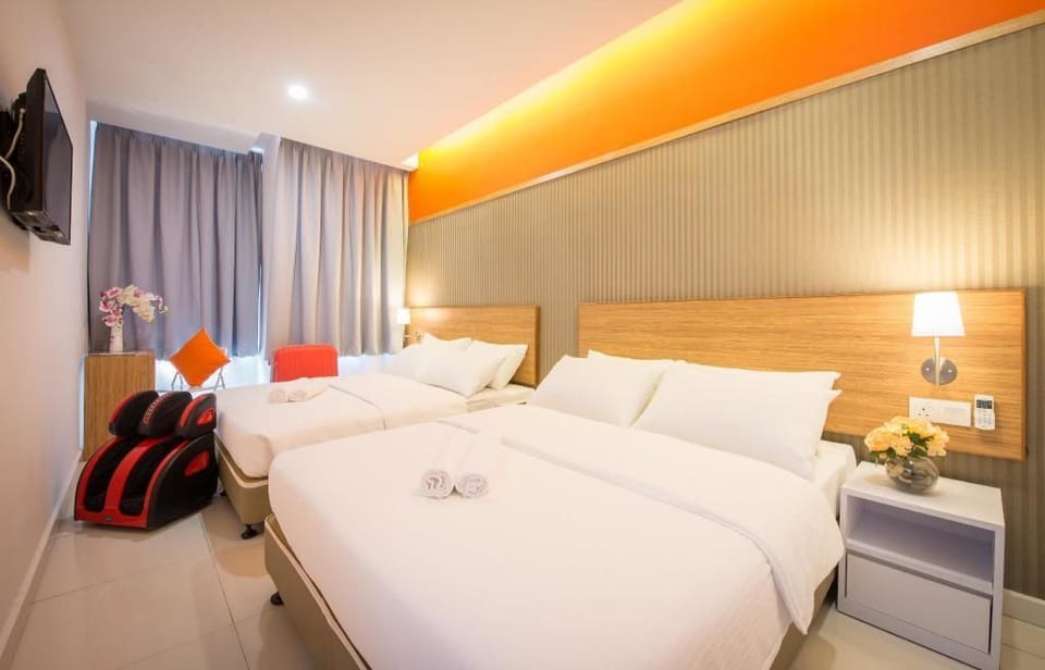 Family Room | Desk, soundproofing, iron/ironing board, free WiFi