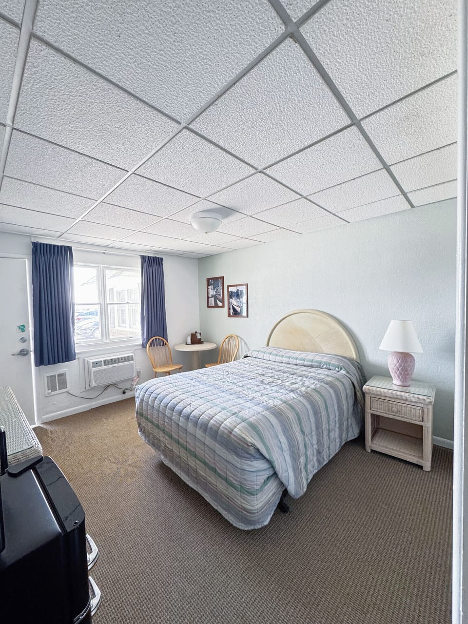 Standard Room, 1 Queen Bed | Free WiFi, bed sheets
