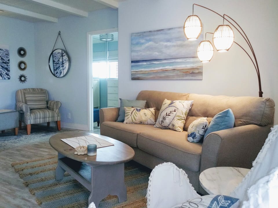 Spacious Living area w/Queen Sofa Bed