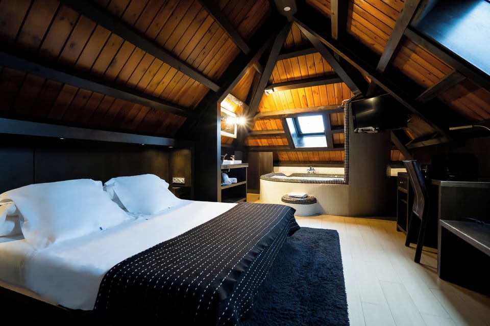 Suite | In-room safe, desk, soundproofing, cribs/infant beds