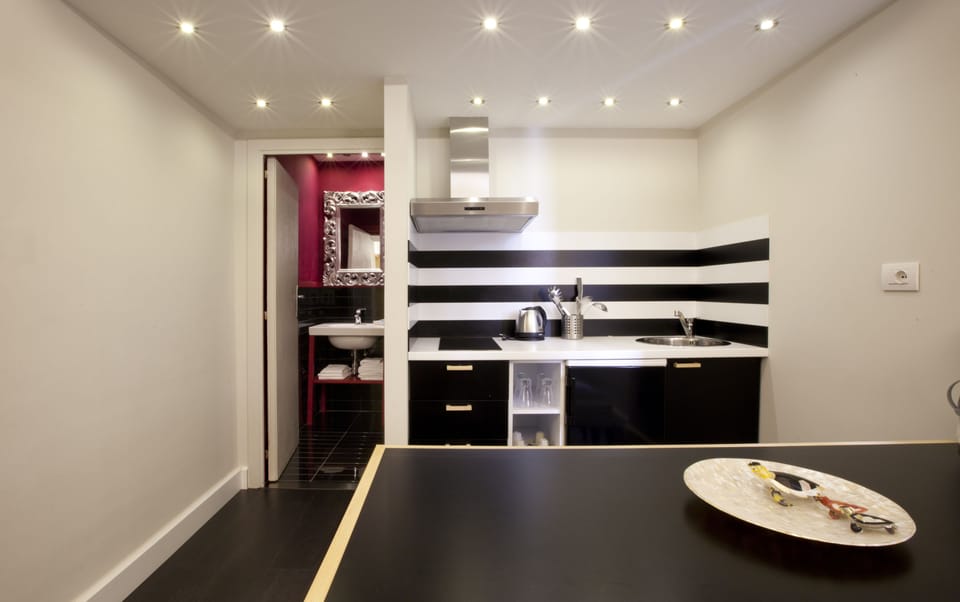 Family Apartment | Private kitchenette | Fridge, stovetop, espresso maker, coffee/tea maker