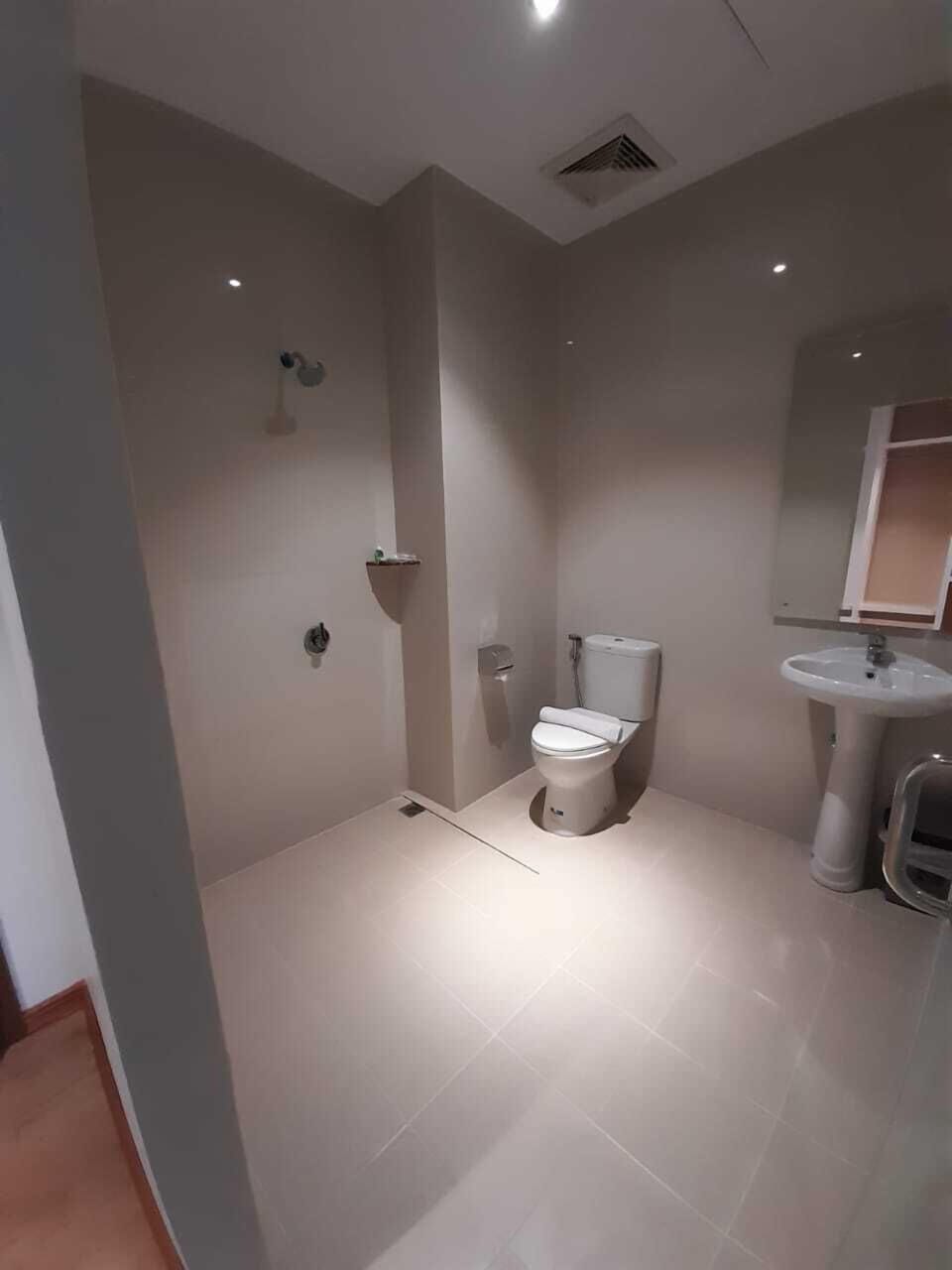 Shower, slippers, bidet, towels