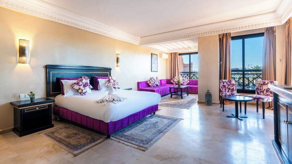Junior Suite, 1 Bedroom | Premium bedding, pillowtop beds, minibar, in-room safe