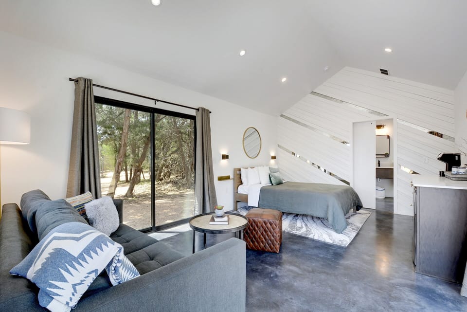 Cabin, 1 Queen Bed with Sofa bed, Hot Tub, Courtyard Area | Living area