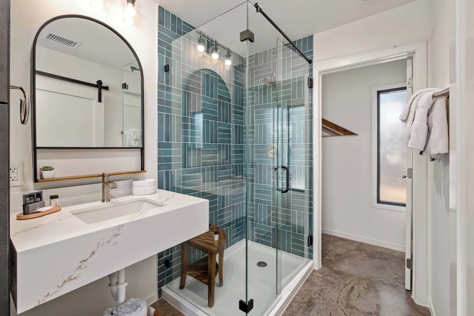Shower, hair dryer (on request), bathrobes, towels