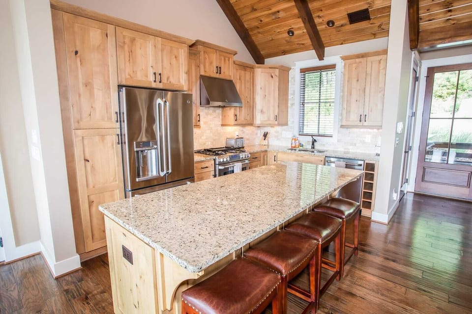 Large Central Granite Island in Kitchen with 4 Bar Stool Seats