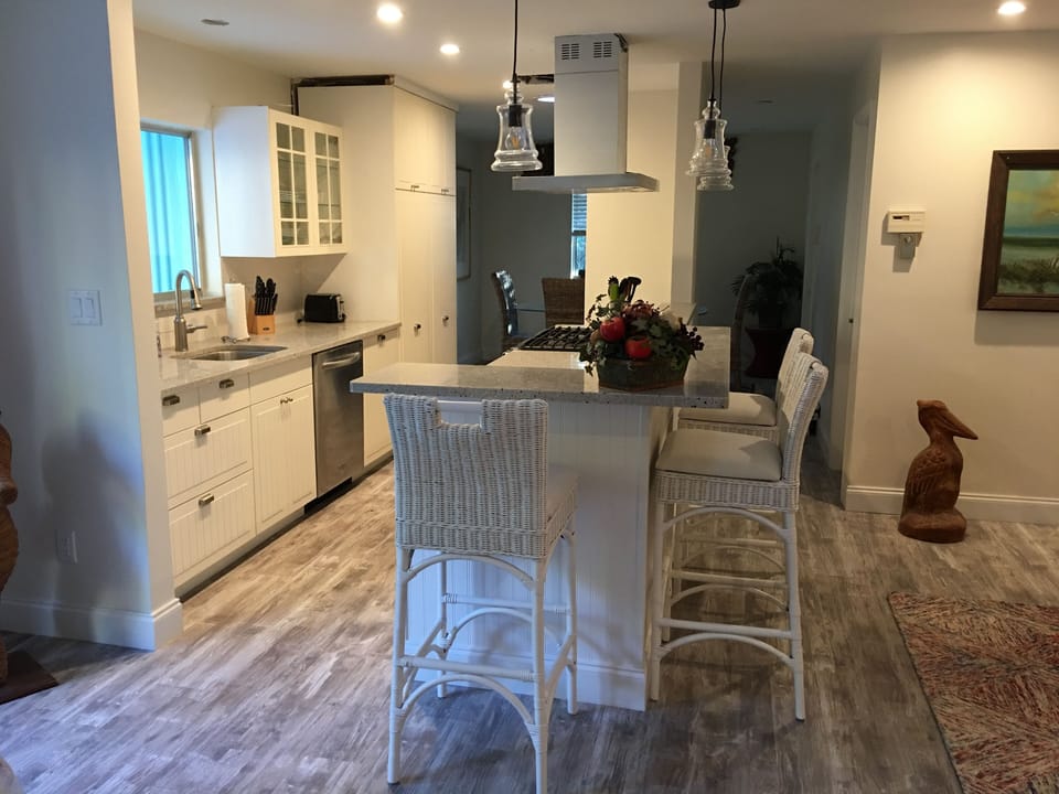 Long view of kitchen 