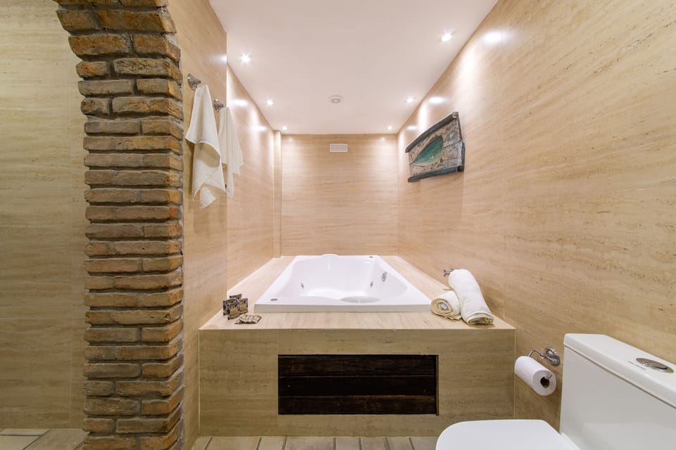 Executive Quadruple Room, Jetted Tub | Bathroom | Free toiletries, hair dryer, towels, soap