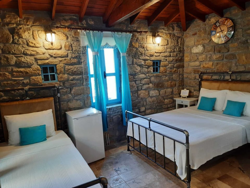 Standard Triple Room | Minibar, soundproofing, free cribs/infant beds, free WiFi