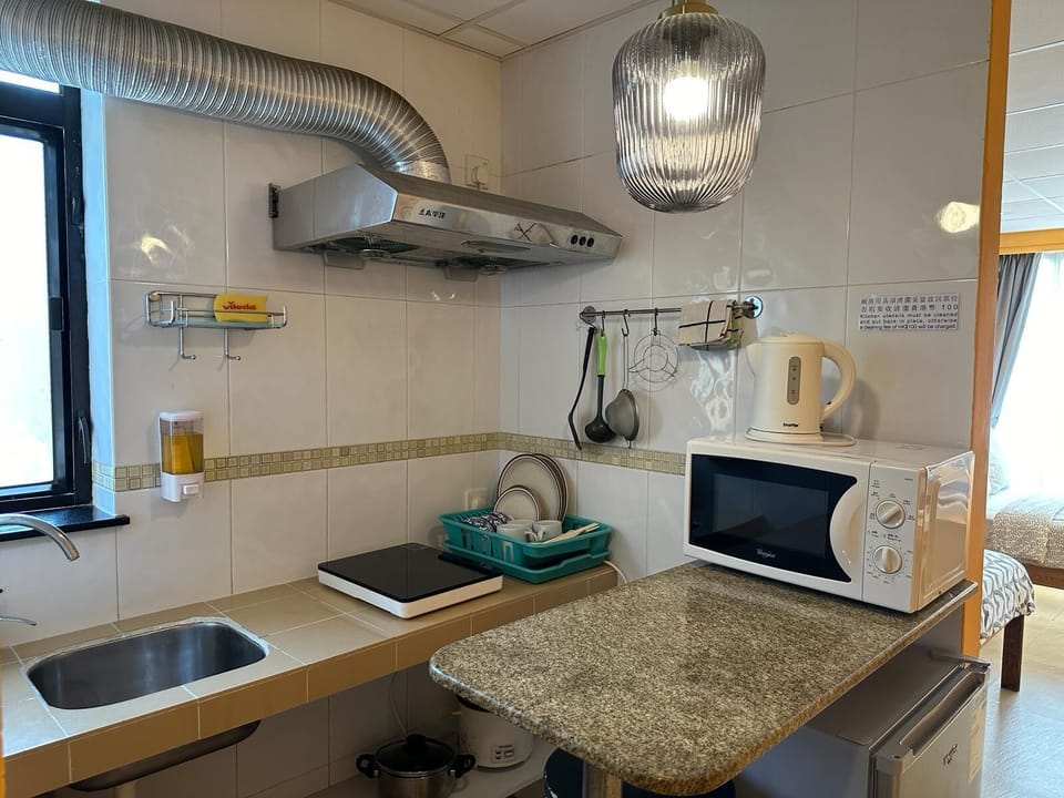 Harbour View Triple Room with Kitchen | Private kitchenette | Microwave
