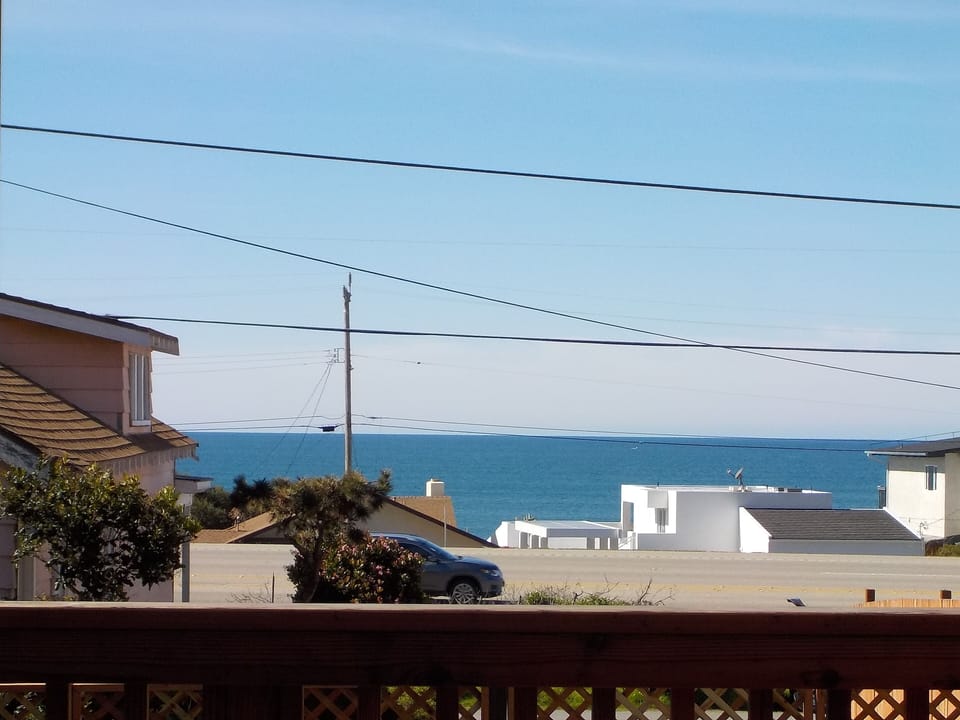 Pacific Ocean views from the rear deck.