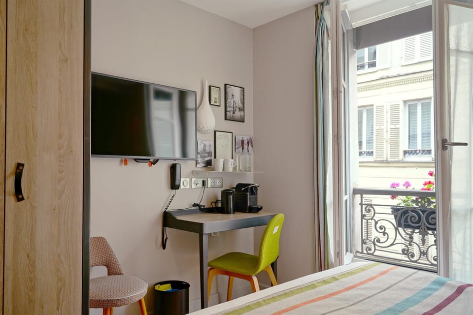 Deluxe Room, Multiple Beds, Non Smoking | Premium bedding, pillowtop beds, in-room safe, desk