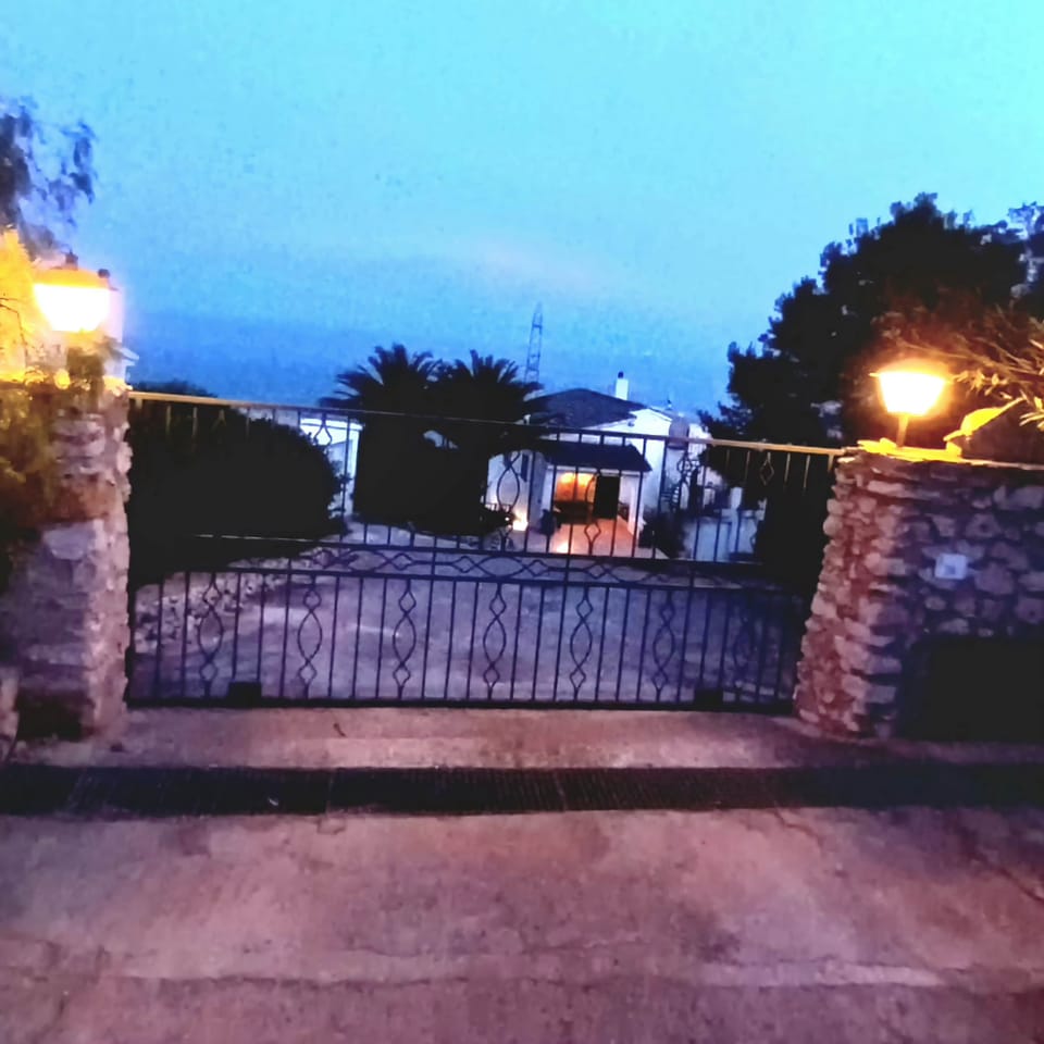 Breizas Front Gates