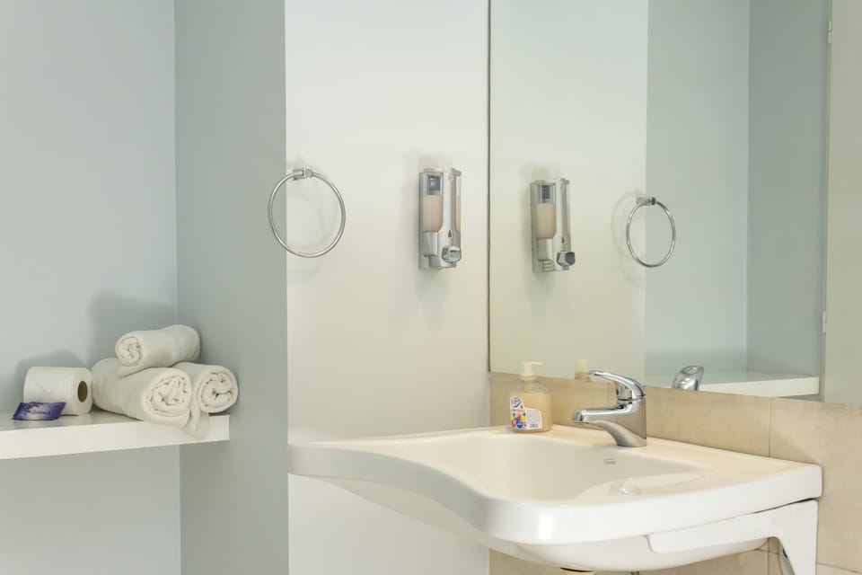 Double or Twin Room | Bathroom sink