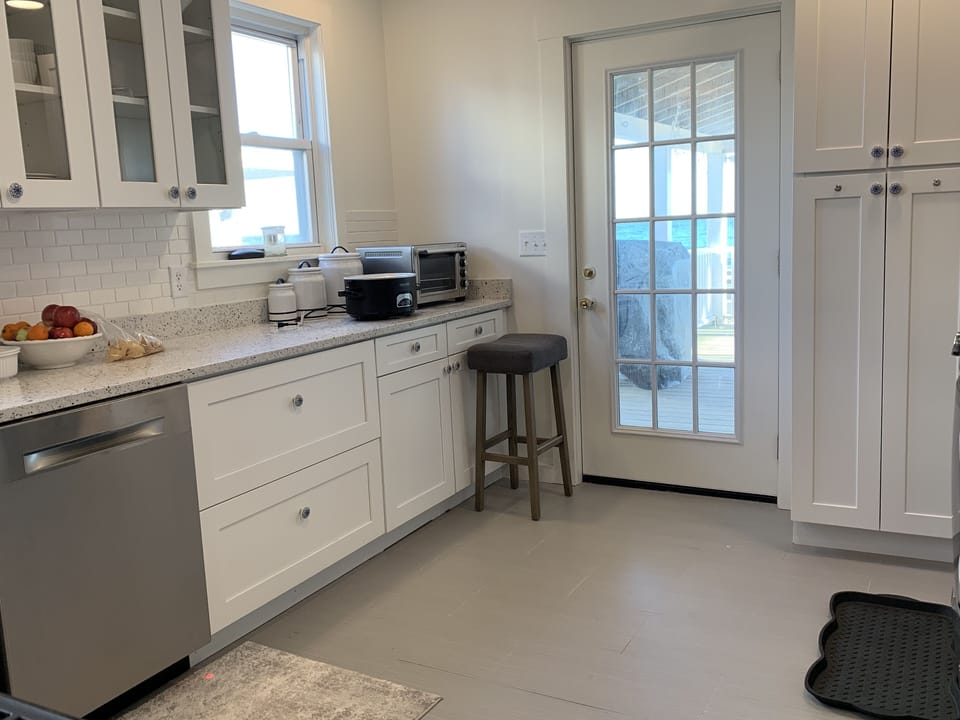Kitchen - exterior doors takes you to the grill and front porch