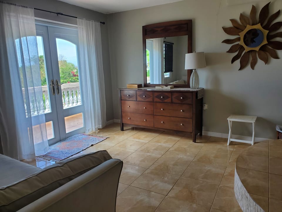 part of 2nd bedroom with daybed (Twin)
