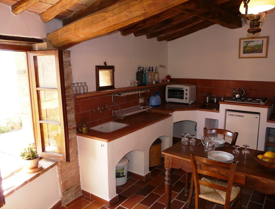 Forno's kitchen and dining area