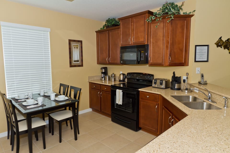 Fully Equipped Gourmet Kitchen