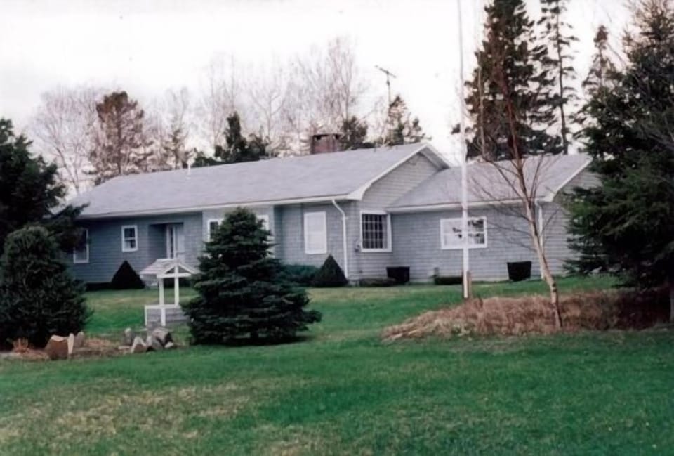 Front view of property