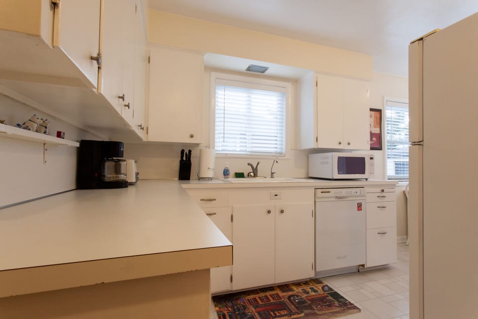 This is the kitchen!  You can totally make some stuff to eat in here!