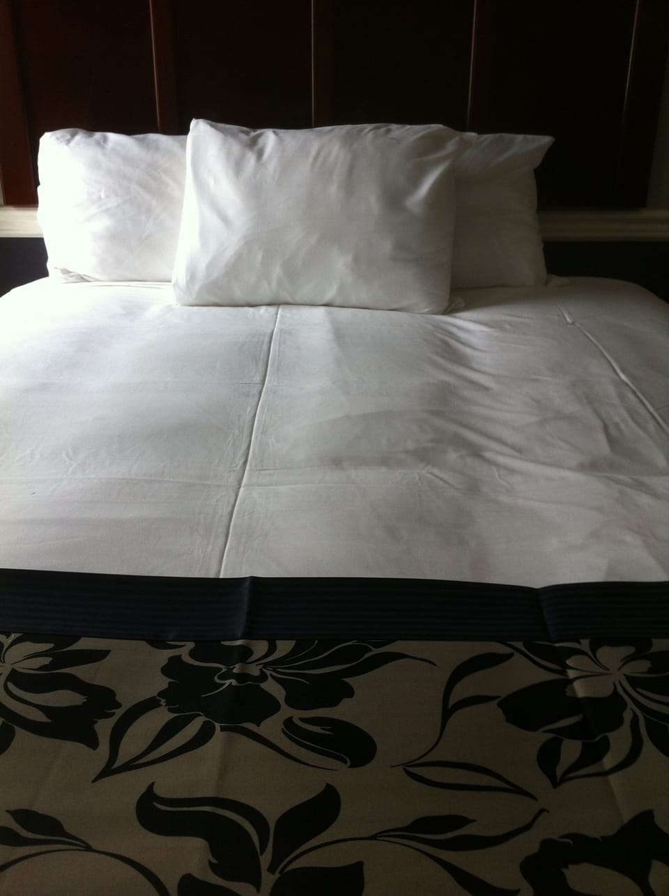 Premium bedding, iron/ironing board, free WiFi